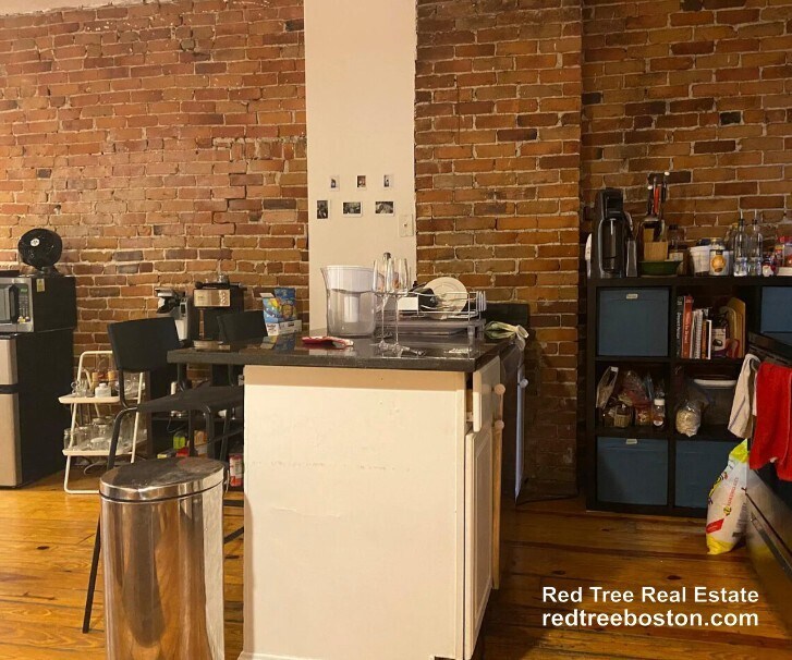 Building Photo - 210 Hemenway St