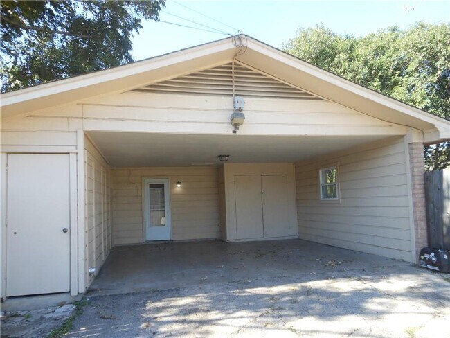 Building Photo - 2308 Barton Skyway