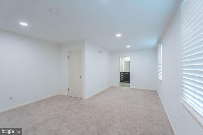 Building Photo - 3338 Carroll Ct