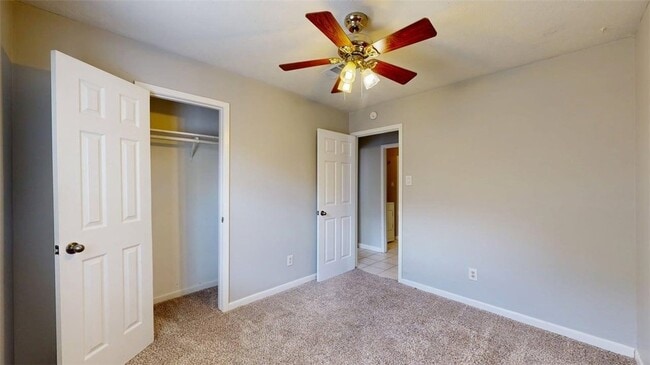 Building Photo - 1107 Braeswood Dr