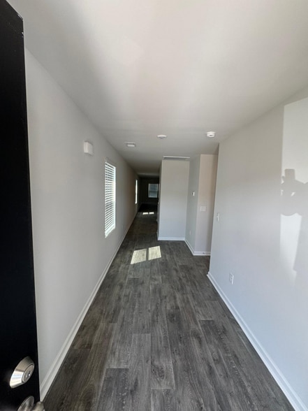 Building Photo - 470 Ladyfish Loop NW