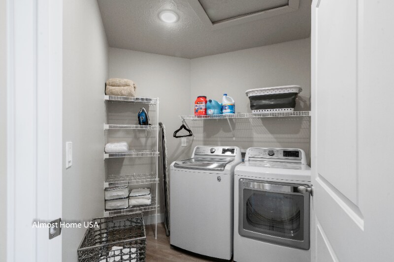 Building Photo - 572 Lewski Ln