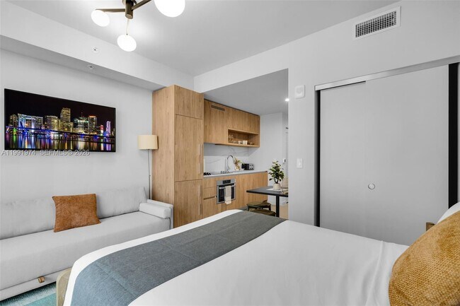 Building Photo - 11 NE 6th St