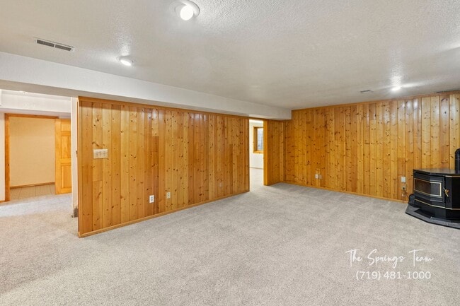 Building Photo - SPECTACULARLY HUGE 6BD HOME with PANORAMIC MOUNTAIN VIEWS - Security Deposit Waiver Available