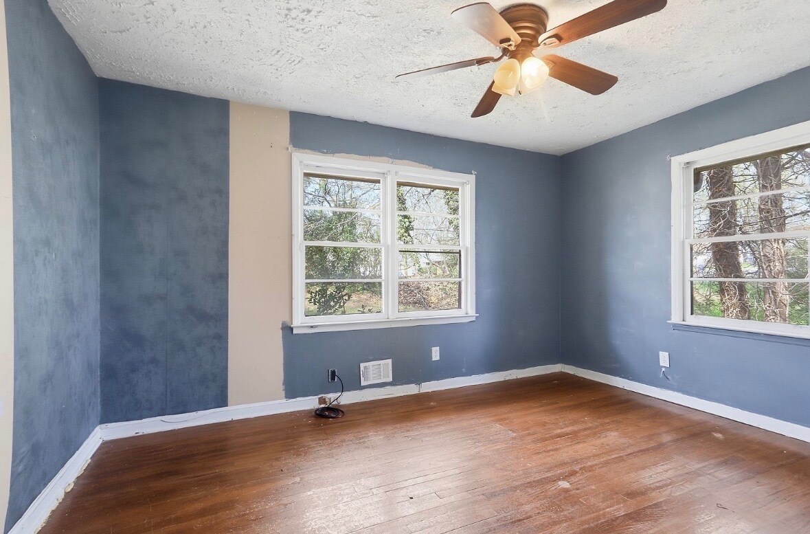 Building Photo - 1548 Sylvan Rd SW