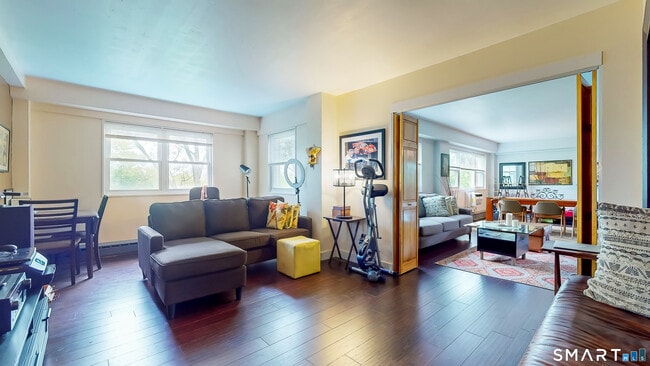 Building Photo - 25 Cartright St