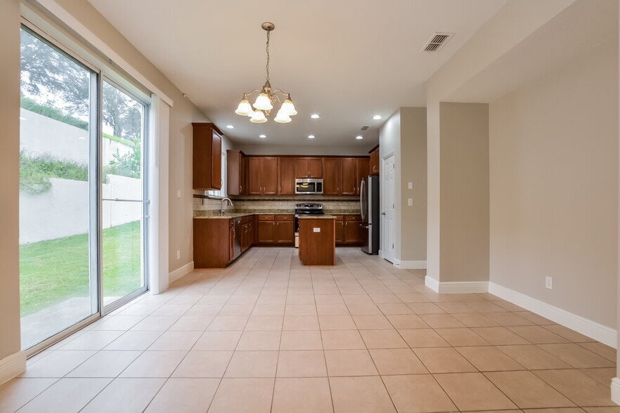Building Photo - 1129 Aqua Ln