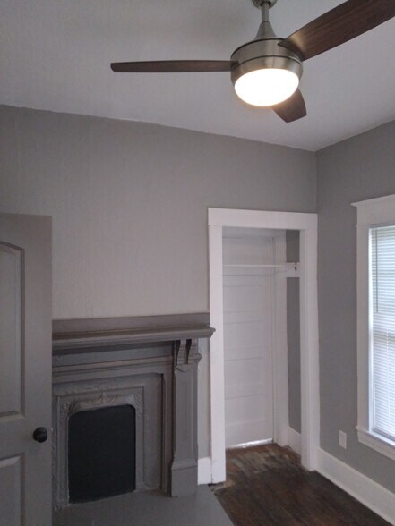 Building Photo - 416 Howell St