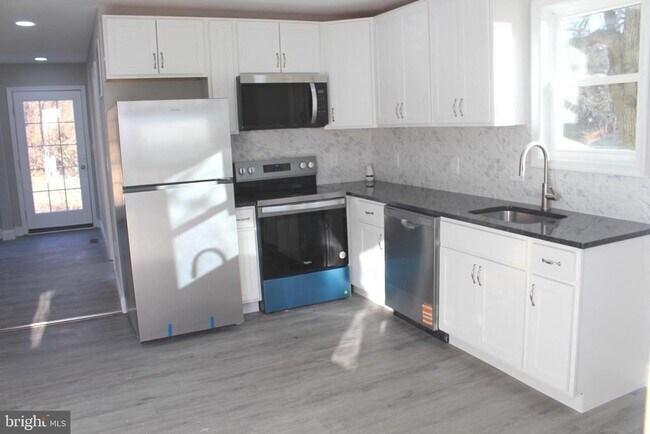 Building Photo - 7967 Foster Ave