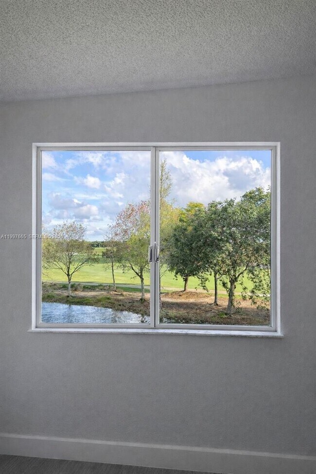 Building Photo - 12620 Vista Isles Dr