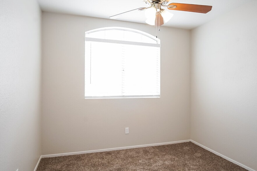 Building Photo - 7212 Single Pine Dr