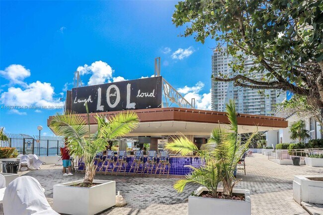 Building Photo - 825 Brickell Bay Dr