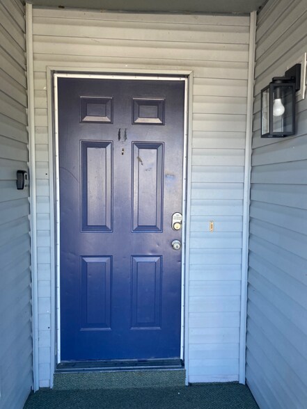 Building Photo - 313 Dirksen Dr