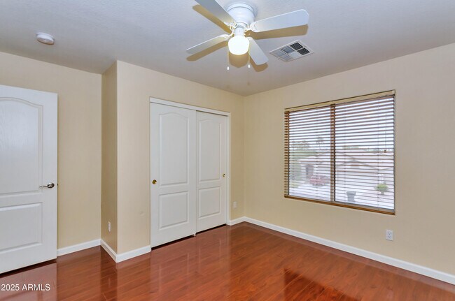 Building Photo - 413 W Weatherby Pl