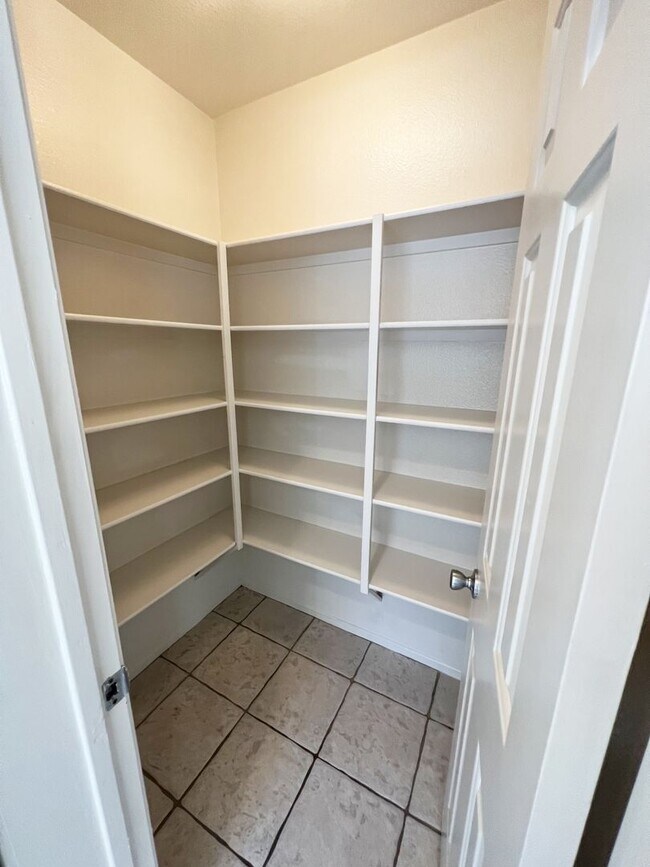 Building Photo - Large Townhome - 3 Bed/ 3 Bath with 2 car garage in Carmel Valley!