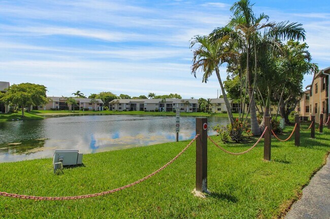 Building Photo - 960 N Franklin Ave