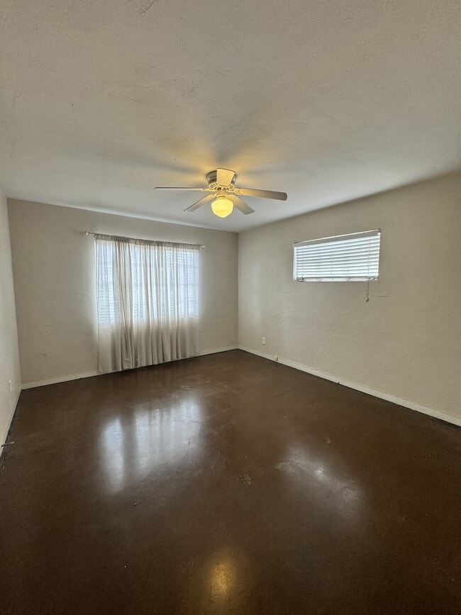 Building Photo - 6132 N 16th Dr