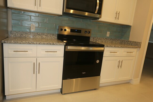 Building Photo - 1516 NW 8th Pl