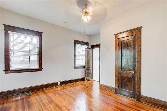 Building Photo - 517 East Ave