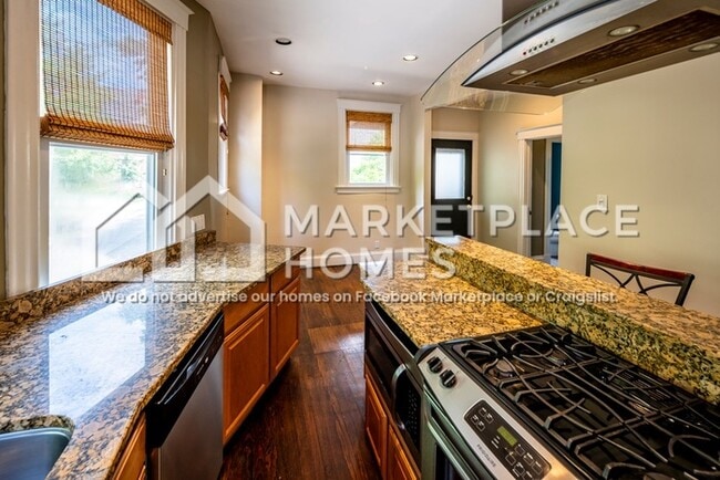 Building Photo - 2922 Hackberry St