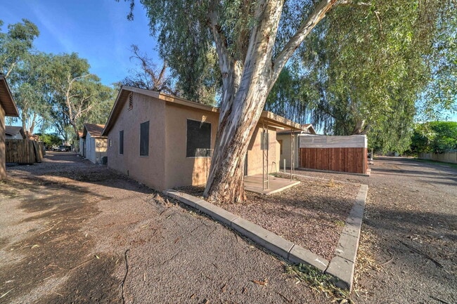 Building Photo - 9316 E Balsam Ave
