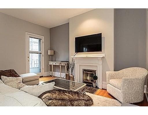 Building Photo - 356 Marlborough St