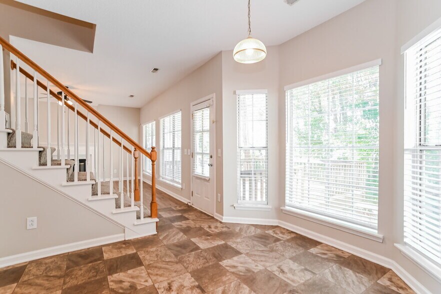 Building Photo - 8914 Clifton Meadow Dr