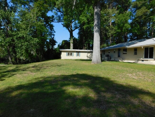 Building Photo - 4925 Morton Rd