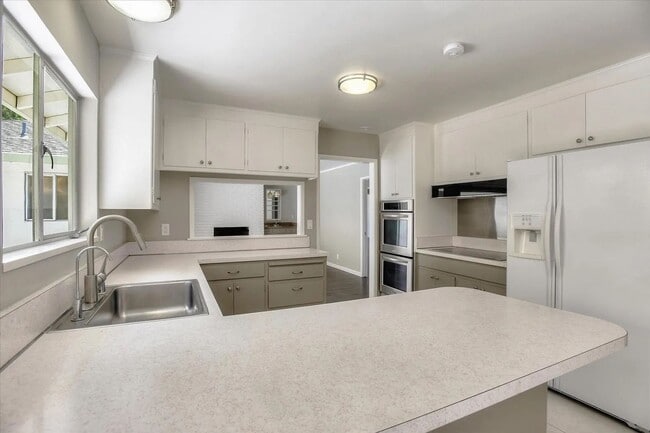 Building Photo - Charming San Mateo Home in a Quiet Countryside Neighborhood