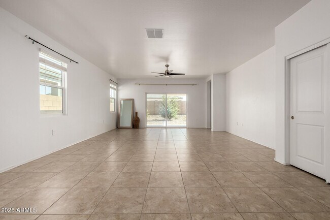 Building Photo - 5267 E Diatomite Dr