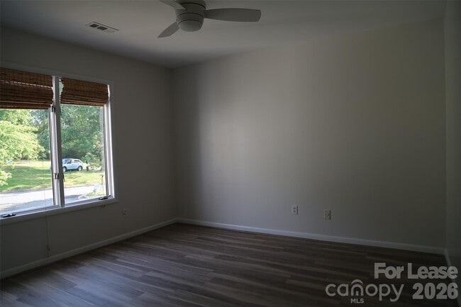 Building Photo - 7423 Mariner Cove Dr