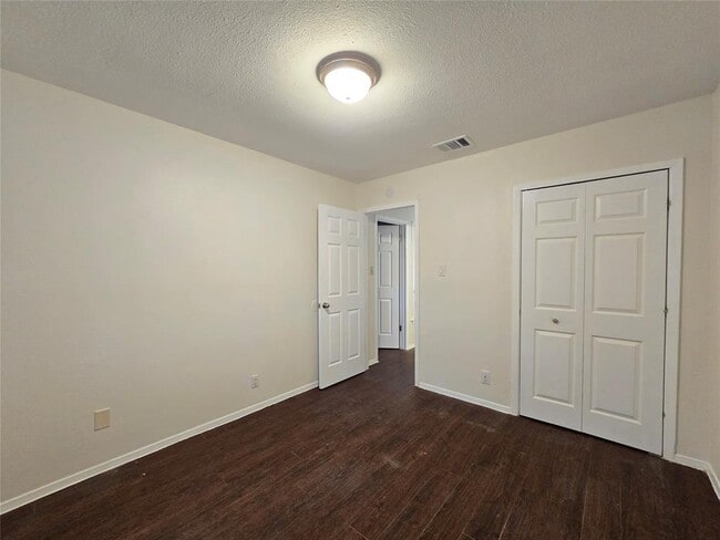 Building Photo - 1305 Dobie Dr