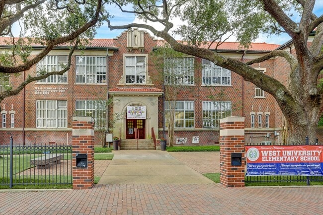 Building Photo - 4148 Bissonnet St