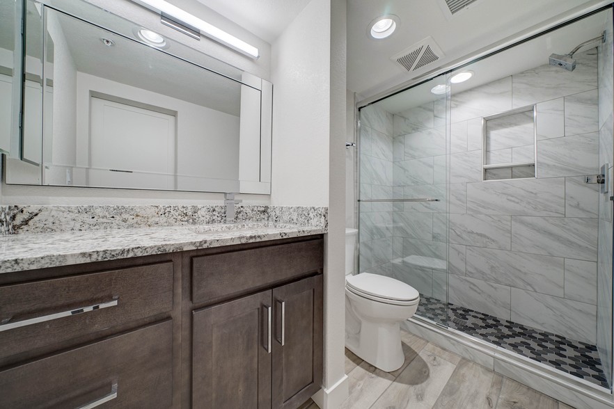 Master Bath - 10610 S 48th St