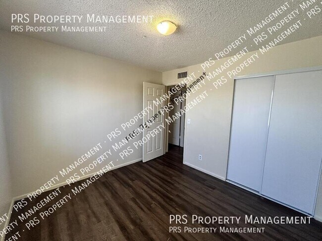 Building Photo - 461 W 16th Ave