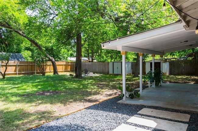 Building Photo - 8101 Logwood Dr