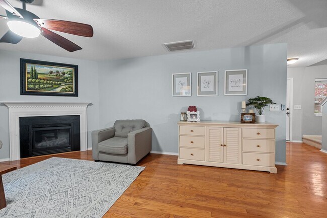 Building Photo - Fantastic 4 Bedroom, 3 Bath home near Brier Creek & RDU, Fenced-in Yard, Bonus Room, Pet Friendly!