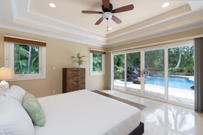 Building Photo - Portlock Paradise