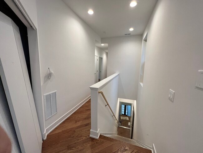 Building Photo - 2205 W Iowa St