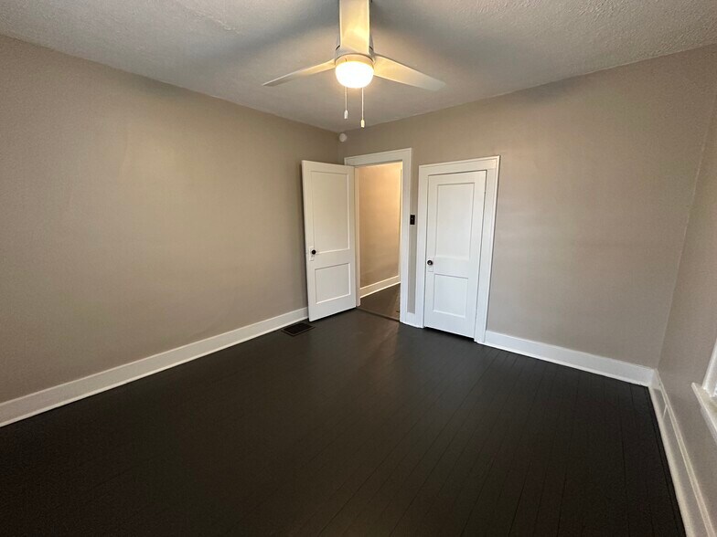 Building Photo - 424 Cherry St