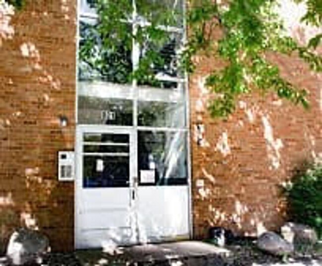 Building Photo - 801-UNIV