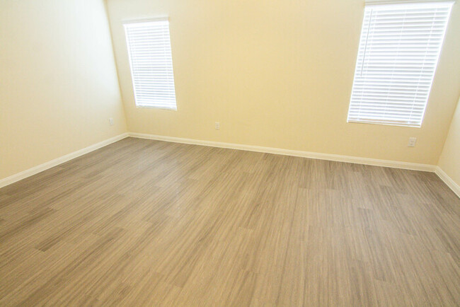 Building Photo - 961 River Sage Ct