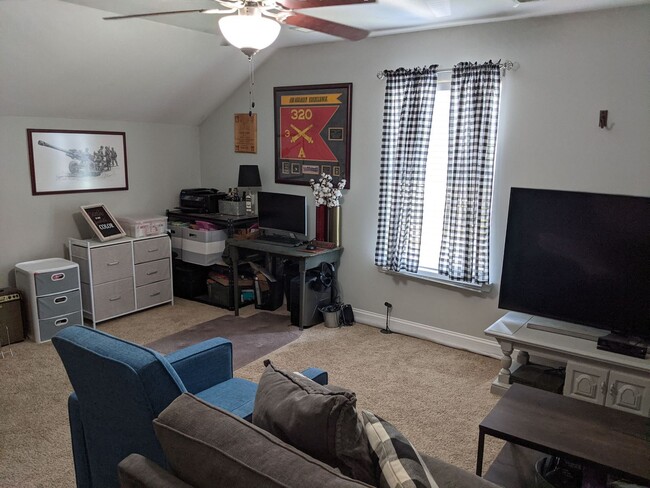 Building Photo - Available August 15th!!! $2200 a month!!!