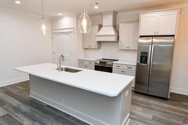 Building Photo - 209 Willowbrook Ln