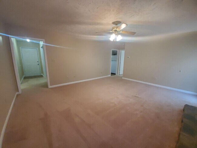 Building Photo - 909 Benevente Loop