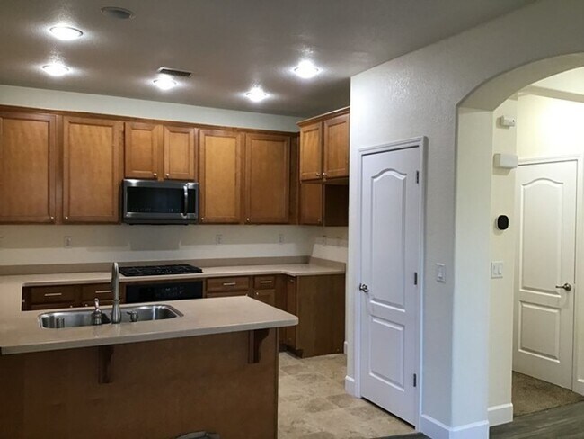 Building Photo - 3 Bedroom plus Den 2 Bath So. Reno Home
