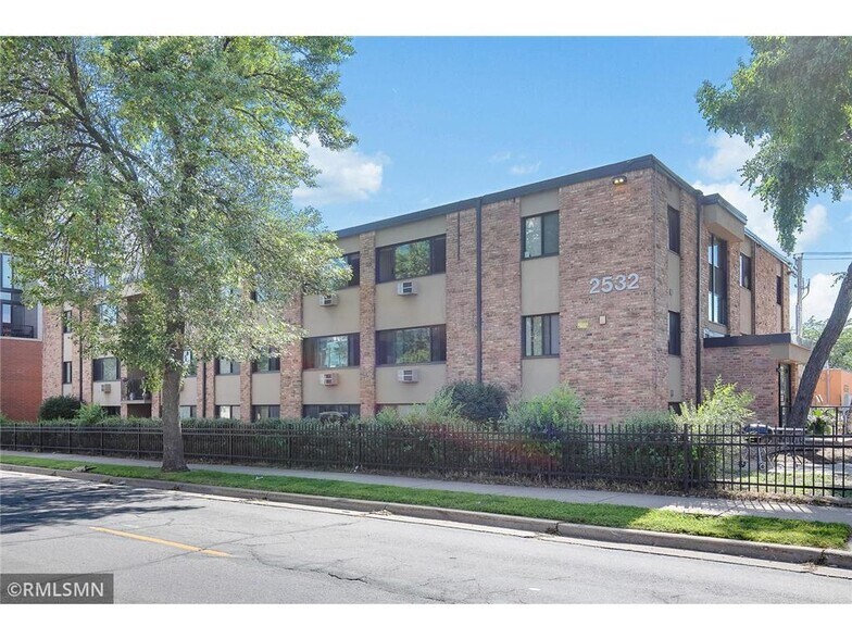 Building Photo - 2532 1st Ave S