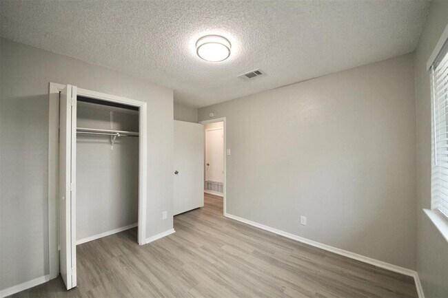 Building Photo - 12010 Ladrido Ln