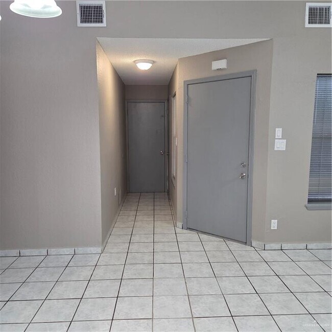 Building Photo - 2728 N 26th St