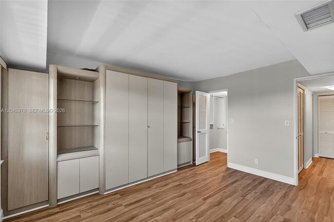 Building Photo - 4015 W Palm Aire Dr